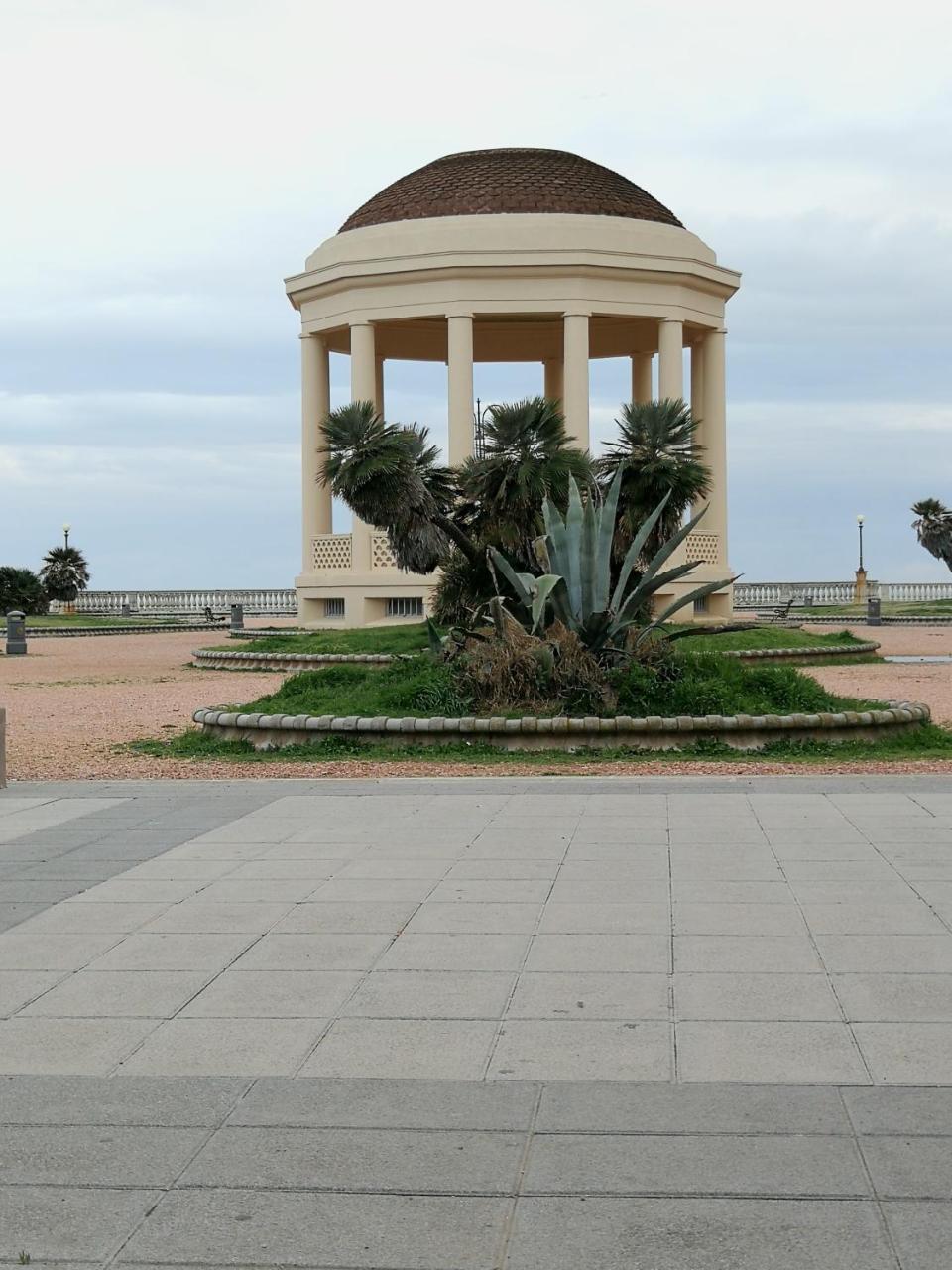 B&B Metropolis Livorno Bagian luar foto